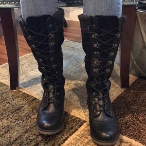 Black tie up boots 👢